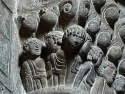 Kapitell: Figurengruppe