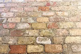 Historischer Boden im Jagdmagazin des Jagdschlosses Grunewald, der bei Festivitäten abgedeckt wird, um ihn vor Fett-, Wein-, Saft- oder anderen Flecken zu schützen