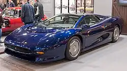 Blauer XJ220 auf der Techno-Classica in Essen 2018
