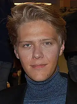 Sandra Drzymalska spielt in der Titelrolle Simona Kossak und Jakub Gierszał den Schriftsteller Lech Wilczek