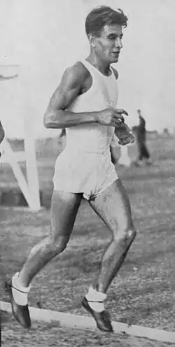 Juan Carlos Zabala, Sieger des olympischen Marathonlaufs von 1932, erreichte das Ziel auf Platz&nbsp;sechs