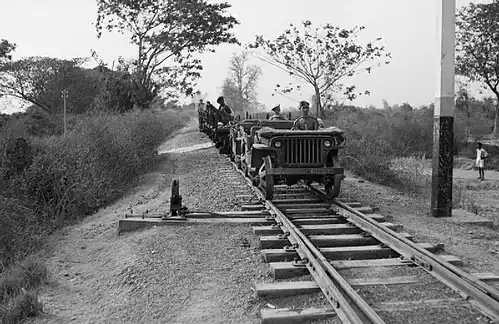 Britische Jeeps südlich von Mandalay, Burma, 1945