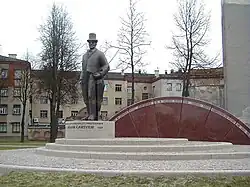 Jānis-Čakste-Denkmal, Mitau