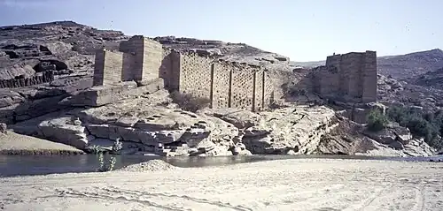 Ruinen des Großen Staudamms von Marib, unter „Archaeological site of Marib“ auf der Tentativliste des Jemen aufgeführt