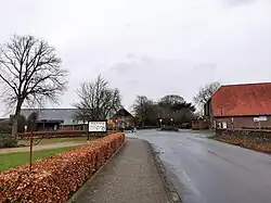 Ortsmitte von Jeringhave: Kreuzung Wilhelmshavener Straße/Rahlinger Straße