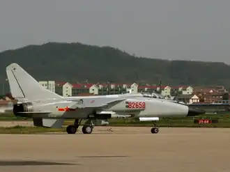 Eine JH-7A „Flounder“ der chinesischen Marine