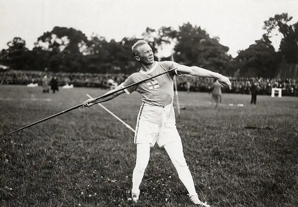 Jonni Myyrä – hier beim Speerwurf 37,00&nbsp;m / Rang&nbsp;zwölf