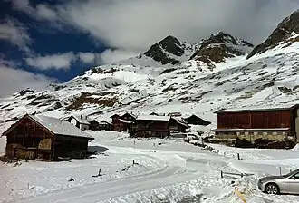 Juf, im Hintergrund Jupperhorn (links) und Mazzaspitz (rechts).