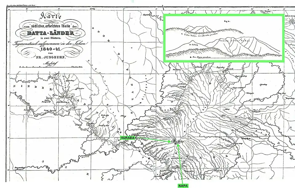 Ausschnitt aus Junghuhns Karte der südlichen Battaländer. Zu sehen ist der erloschene Vulkan Lubu Radja mit nachträglich eingefügten Ansichtsskizzen im grün umrandeten Feld nach Peilungen von Huraba (oben) und Napa (unten). Gebogene Striche deuten die Kämme und Rücken der Gebirgszüge an, konzentrische Kreise die markantesten Berggipfel, geschlängelte Linien die Bäche und Flüsse. Am unteren Rand Junghuhns Standlager bei Tobing.