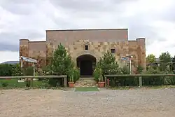 Kızılören Han (auch Yazıönü Han, Atlı Han, Kızılviran Han, Emir Kandemir Han, Yazonu Han und Yaz Han)