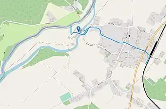 Ungefährer Gleisplan 1906–1928 (blau: 750-mm-Werksbahn mit Oberleitung; schwarz: Hauptstrecke)