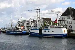 ehem. KFK 488: Angelkutter Simone und ehem. KFK&nbsp;334 Fischimbiss Capella in Eckernförde