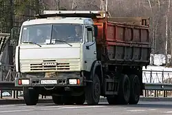 KamAZ-45143 auf der A114 in der Nähe von St. Petersburg (2014)