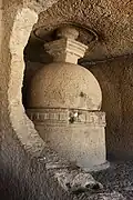 Kanheri, Höhle 3 – Votivstupa mit Brüstungszaun