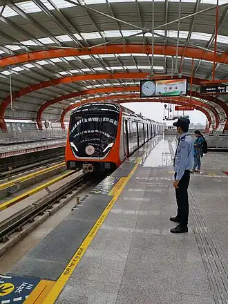 Zug der Metro Kanpur