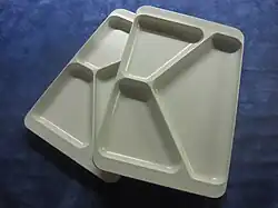 Kantinenteller aus Kunststoff, späte 1960er Jahre