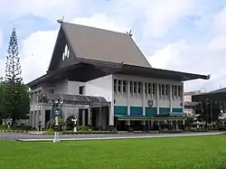 Gebäude des Gouverneurs von Kalimantan Selatan in Banjarmasin (2011)