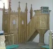 Kanzel mit Aufgang und Sakristei