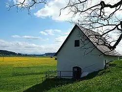 Fünf-Wunden-Kapelle mit Bergblick vom Ottilienberg