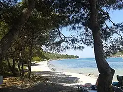 Schotterstrand in der Nähes Dorfes