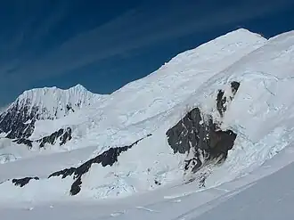 Blick vom Ongal Peak auf den Kardam Buttress