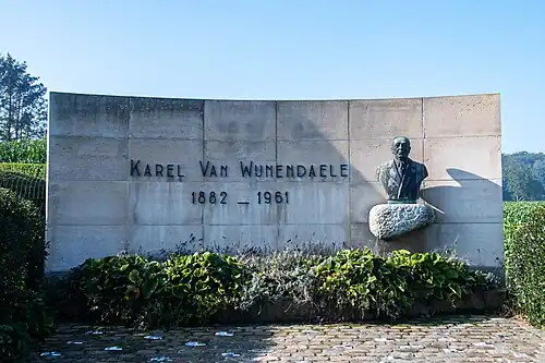 Karel-van-Wijnendaele-Denkmal an der Ronde van Vlaanderenstraat