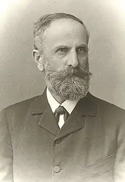 Karl Brunner mit langem Bart und in dunklem Anzug