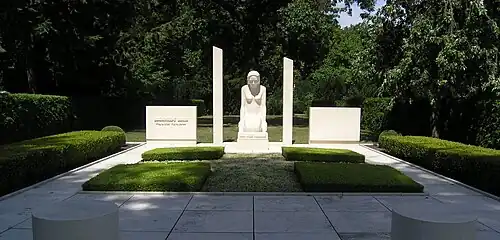 Grab von Brunhilde Baur