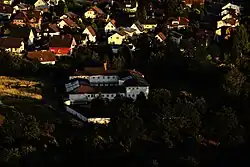 Blick vom Neding auf das Kloster