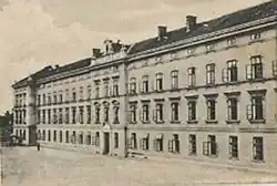 Infanterie-Kaserne in Neuhaus (Gebäude 2015 noch existent) Koordinate: 49°&nbsp;8′&nbsp;20″&nbsp;N, 15°&nbsp;0′&nbsp;33″&nbsp;O49.13888888888915.009166666667