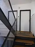 Treppenhaus mit Drahtgittergeländern (2016)