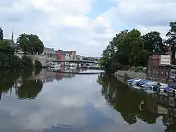 Die Fulda in Kassel, durch Rückstau des Wehrs Kassel verbreitert