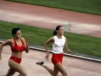 Jitka Bartoničková (rechts) – Rang sechs in ihrem Semifinallauf und damit&nbsp;ausgeschieden