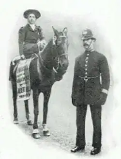 Douglas Smith zu Pferde bei einer Aktion auf The Strand, The Bystander vom 4. November 1908