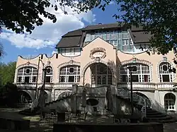 Schöne Fassade der Wolfsburg genannten Villa