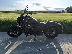 Kawasaki Vulcan S (2020), matt-schwarz ohne Sozius-Sitz.