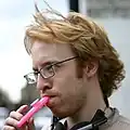 Das Kazoo ist eine Ansingtrommel.