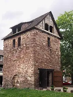 Reste des Turms von St. Dionysius