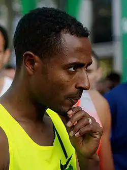Der verletzt angetretene fünffache Weltmeister und dreifache Olympiasieger über 5000 und 10.000&nbsp;Meter Kenenisa Bekele gab das Rennen&nbsp;auf