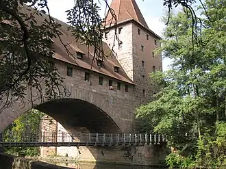 Nürnberg, Bogenbrücke und Kettensteg (Prinzip Kettenbrücke) über die Pegnitz