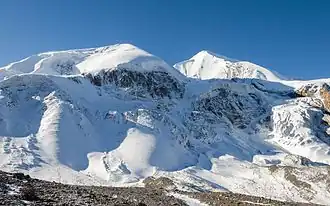Khatung Kang rechts, Thorong Ri (6144 m) links