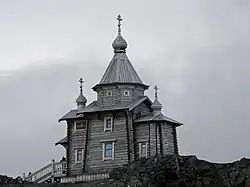 Außenansicht der Dreifaltigkeitskirche auf King George Island
