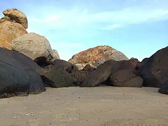 Felsformationen (24.508955555556118.43964444444)