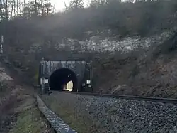 Westportal mit Felsböschung (2024)