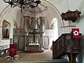 Kirche Sieseby, Innenraum mit Altar, Orgel und Kanzel