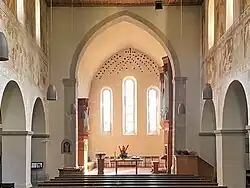 Der Chor: Schalltöpfe und verschobene Längsachse