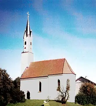 Michael Wening: „Schloß Wasentegernbach“ um 1715; im Bild links oben: Wappen der Fürstpropstei Berchtesgaden mit Mittelschild des langjährigen Fürstpropstes bzw. kurkölnischen Administrators der Fürstpropstei Joseph Clemens von Bayern rechts: Kirche St. Johannes von Süden