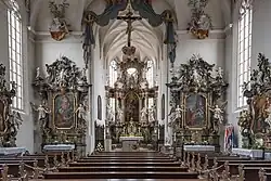 Das Innere der Bartholomäuskirche mit den Altären