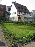 Gartenansicht zum Hinterhaus