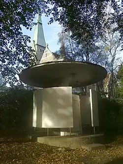 Ein Wetterpilz mit abgewandelter Funktion, das Kjærlighetskarusellen in Oslo (2011)